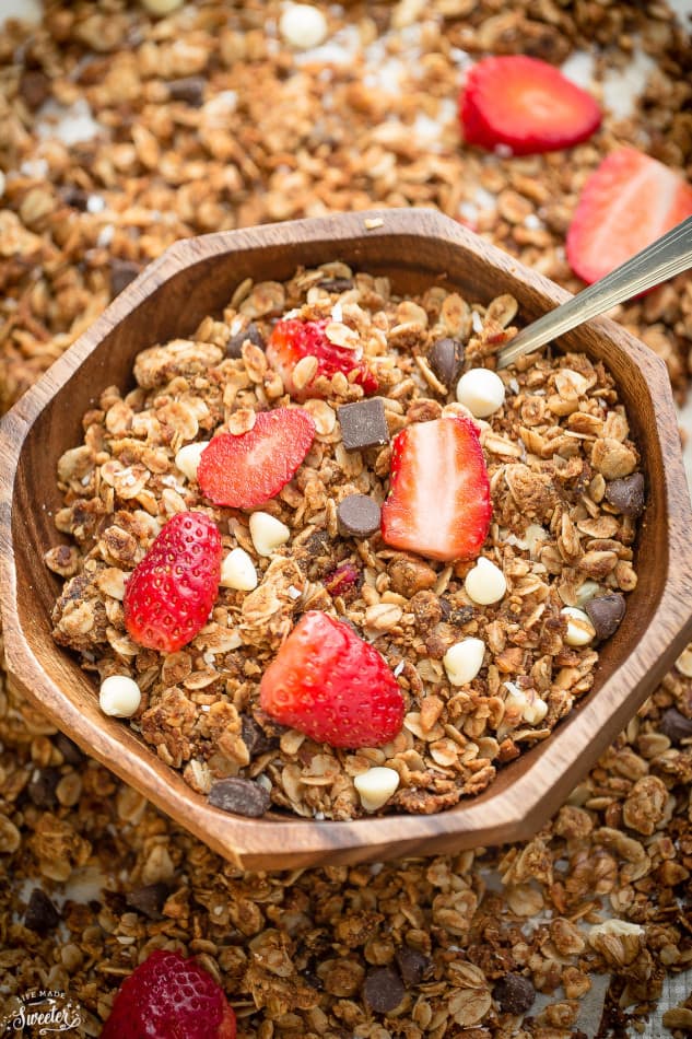 Strawberry White Chocolate Granola makes the perfect healthy & easy snack!!!!!