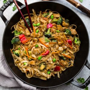 Teriyaki Chicken Noodles – a one pot 30 minute meal perfect to curb those takeout cravings. Made with chicken, broccoli, edamame beans, carrots, gluten free rice noodles and a delicious sweet and savory Asian-inspired sauce.