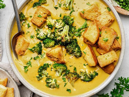 https://lifemadesweeter.com/wp-content/uploads/Vegan-Broccoli-Cheese-Soup-recipe-500x375.jpg