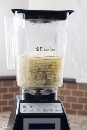 Cooked cauliflower in a blender
