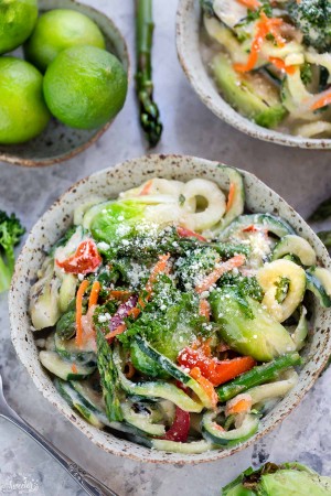 Zoodles Cauliflower Alfredo makes an easy & healthy weeknight meal. Gluten Free, Vegan, Paleo, Whole 30