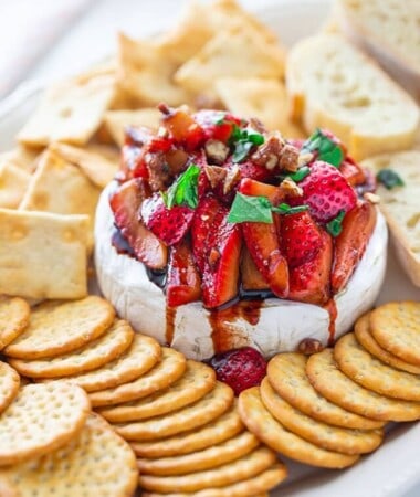 cropped-Baked-Brie-with-Balsamic-Strawberries-recipe.jpg
