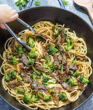 cropped-Beef-Lo-Mein-Noodles-with-Broccoli-Recipe-Picture-Photo-3-e1501393439661-1.jpg