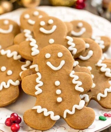 cropped-Keto-Gingerbread-Men-Cookies-low-carb-decorated-low-carb-sugar-free-photo-recipe-picture.jpg