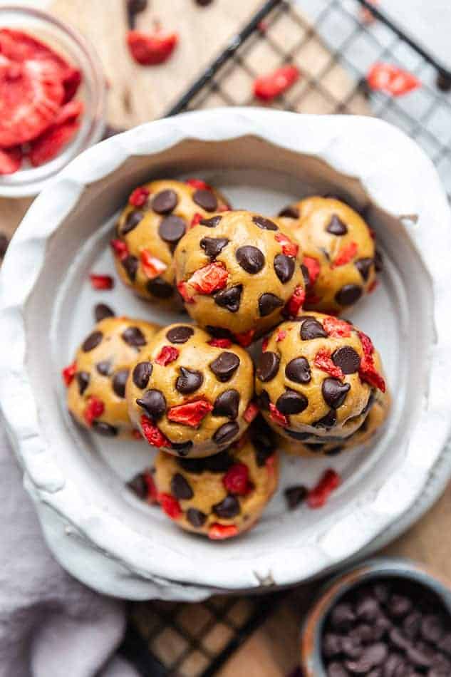 Cookie dough bites as eggless desserts.