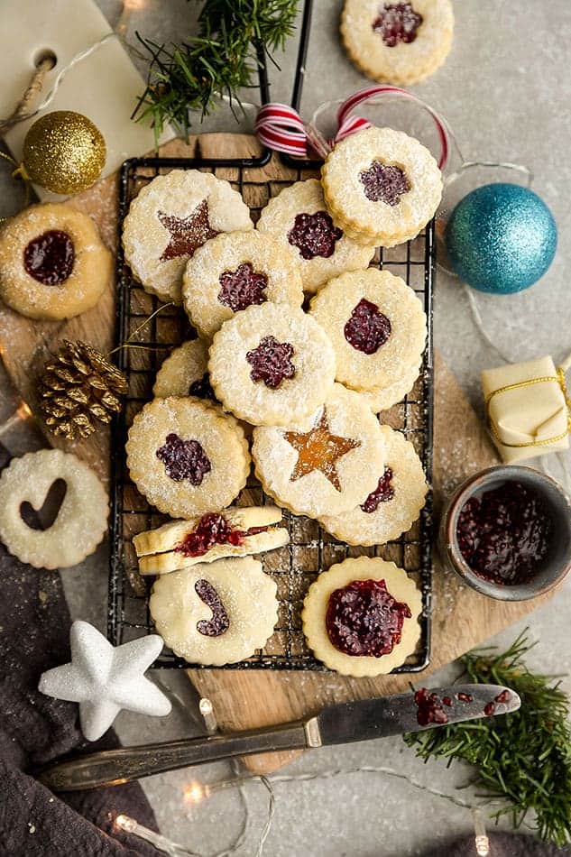 linzer cookies with various shapes